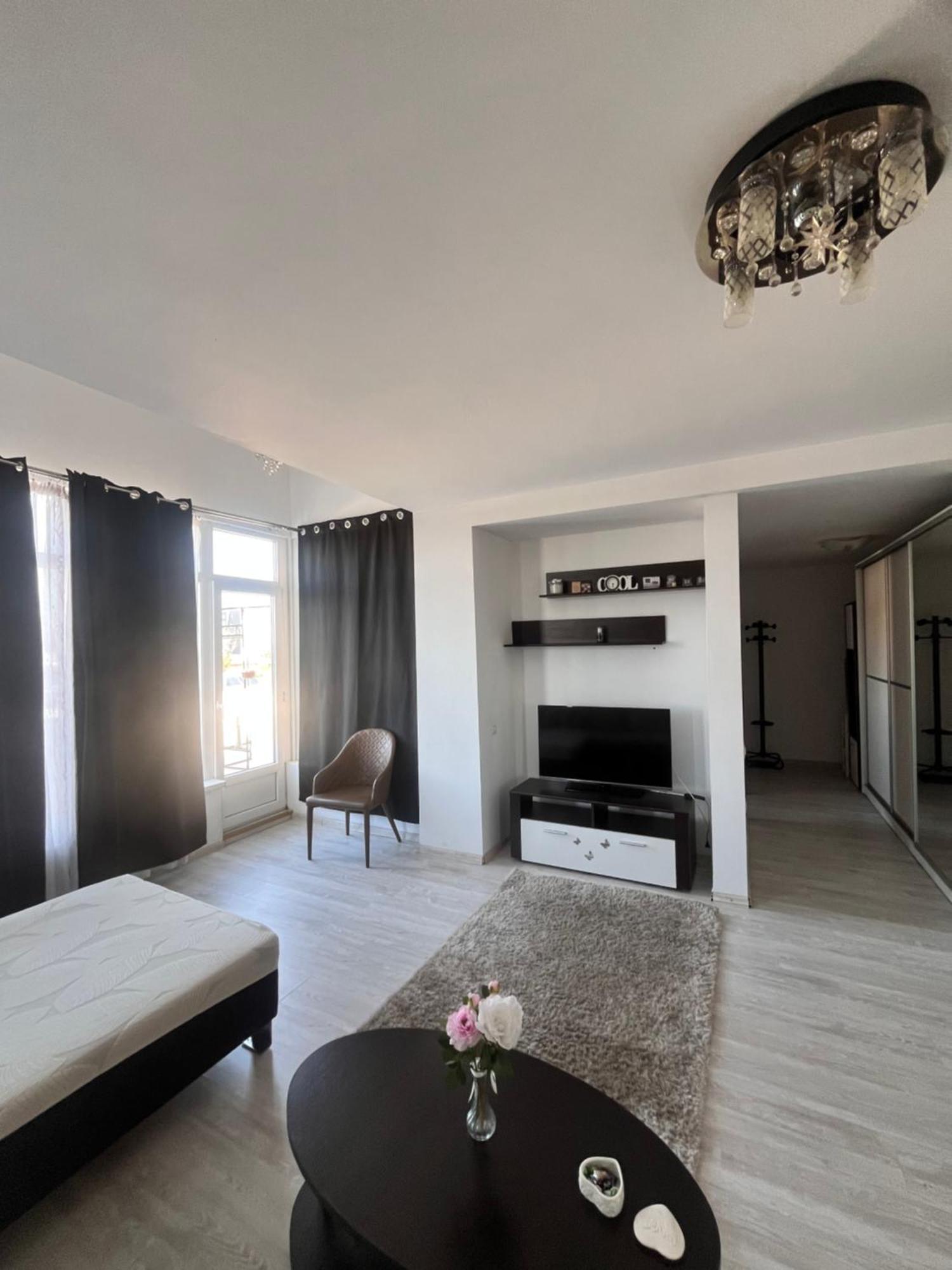 Sunset Holiday Home Букурещ Екстериор снимка